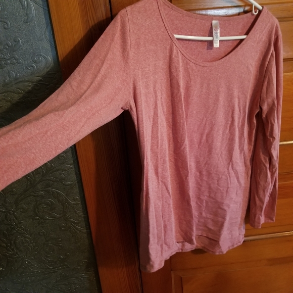LuLaRoe long-sleeved pink top.  Size Large - Picture 4 of 6